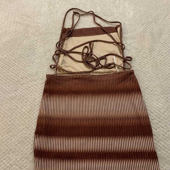 Backless dress - Picture 3 of 3